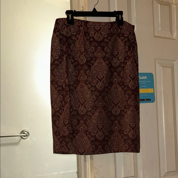 Signature Burgundy Paisley Blazer - Picture 2 of 6